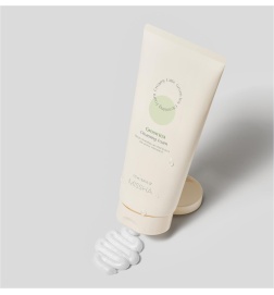 Missha - Cleansing Foam Creamy Latte Green Tea - Pianka Myjąca z Ekstraktem z Zielonej Herbaty i Proteinami Mleka - 172 ml